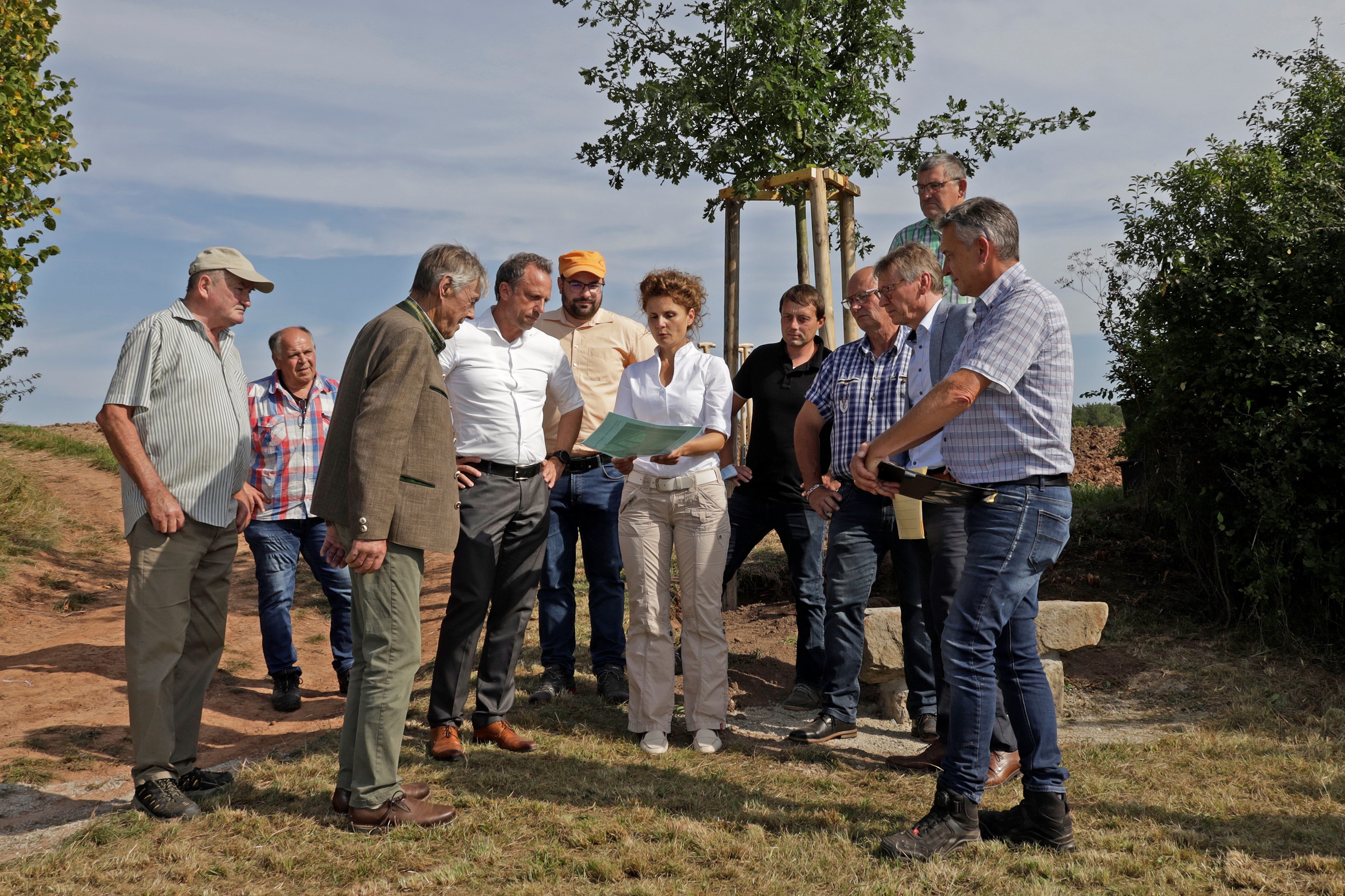 Erste Bürgermeisterin Dorina Jechnerer erklärt die Planungen (Fotos: Günther Holzinger)